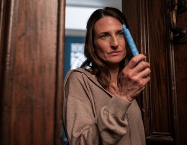 Camille Cottin as Hélène holding up a tampon-shaped tracker