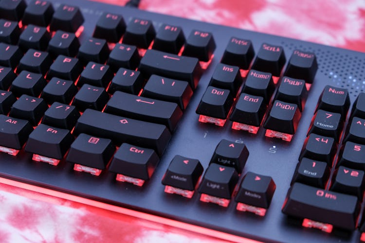 Asus ROG Strix Flare II Animate Review
