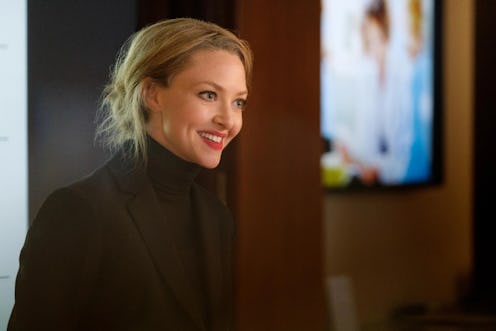Amanda Seyfried stars as Elizabeth Holmes and mimics her distinctive voice in Hulu's miniseries 'The...
