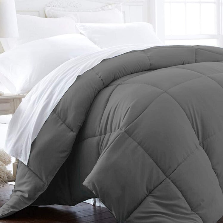 Beckham Hotel Down Alternative Comforter