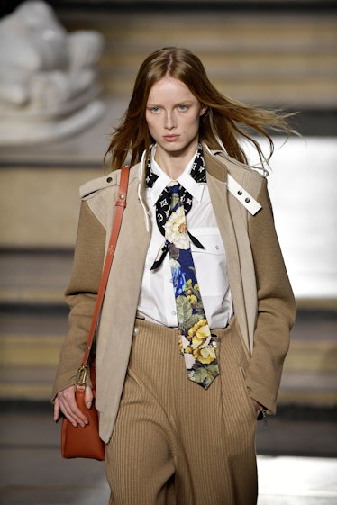 Louis Vuitton scarf <3  Louis vuitton scarf, Fashion, Vuitton outfit