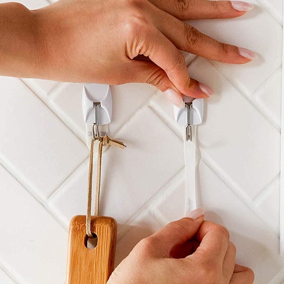 Command Damage Free Wall Hooks (16 Pack)