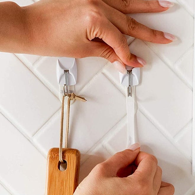 Command Damage Free Wall Hooks (16 Pack)