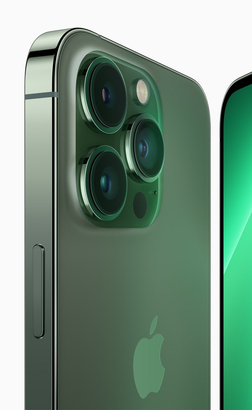 These 11 tweets about the Green iPhone 13 hype the new hue.
