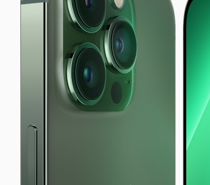 These 11 tweets about the Green iPhone 13 hype the new hue.