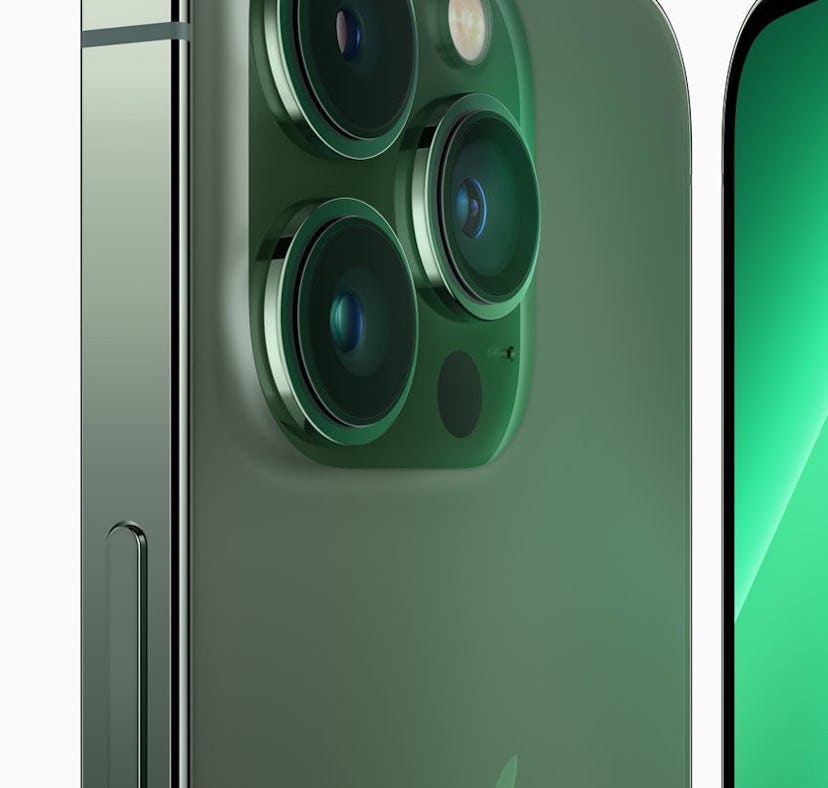 These 11 tweets about the Green iPhone 13 hype the new hue.