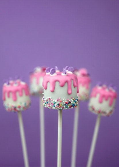 a cake pop is a good idea for a birthday cake.