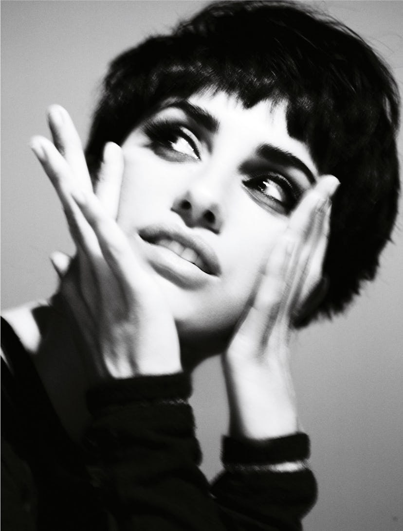 Penelope Cruz posing