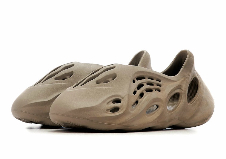 最安値挑戦 TO Adidas FOAM YZY FOAM RUNNERS RUNNER Foam stone sage 靴