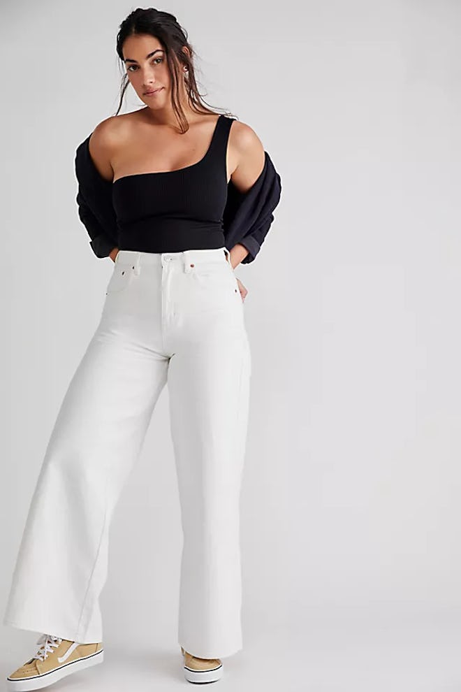 Baggy jeans: We the free CRVY Gia Wide-Leg Jeans