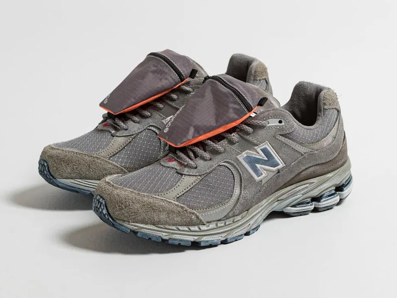  New Balance 2002R sneaker with pockets