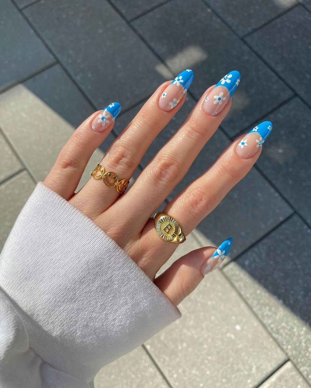 24 French Tip Almond Nails Designs You're Going to Love