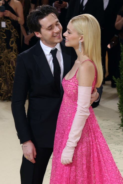 Brooklyn Beckham and Nicola Peltz posing at an Awards Ceremony