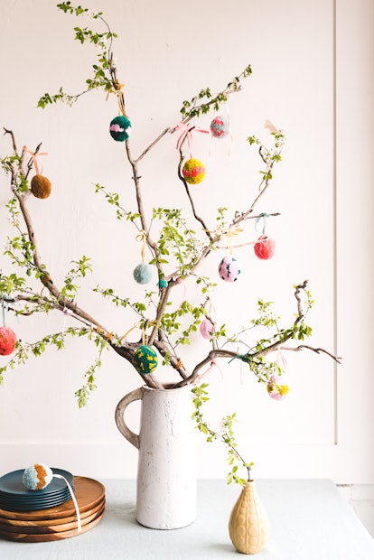 DIY pom pom egg Easter tree