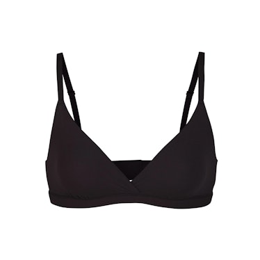 Master the sexy clothing trend with this versatile black bralette from SKIMS.