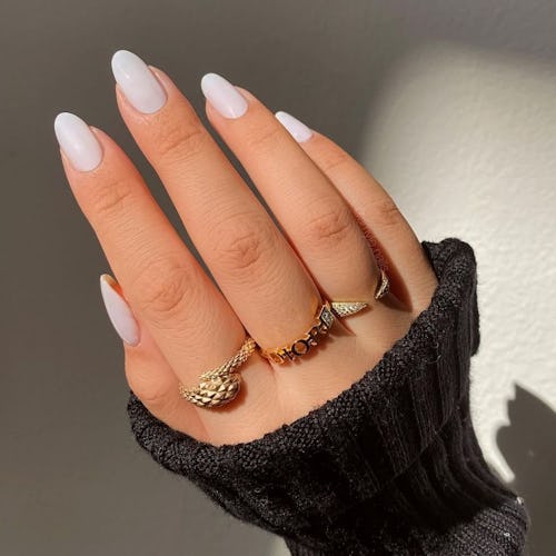 15 ways to wear the milky white nail trend.