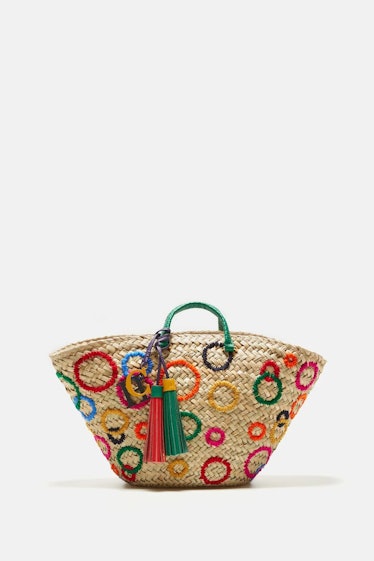 2022 vacation trends bright bags straw rainbow tote