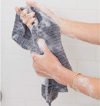 GOSHI Exfoliating Shower Towel