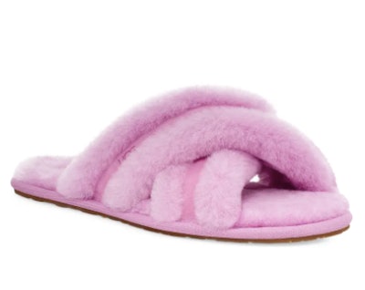 Scuffita Fluffy Slide Slippers makes a great gift for a First Mother's Day