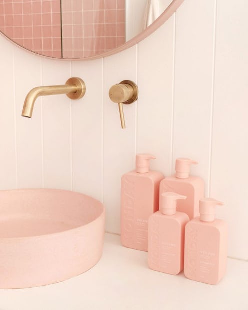 An honest review of the Monday Haircare Volume Shampoo & Conditioner.