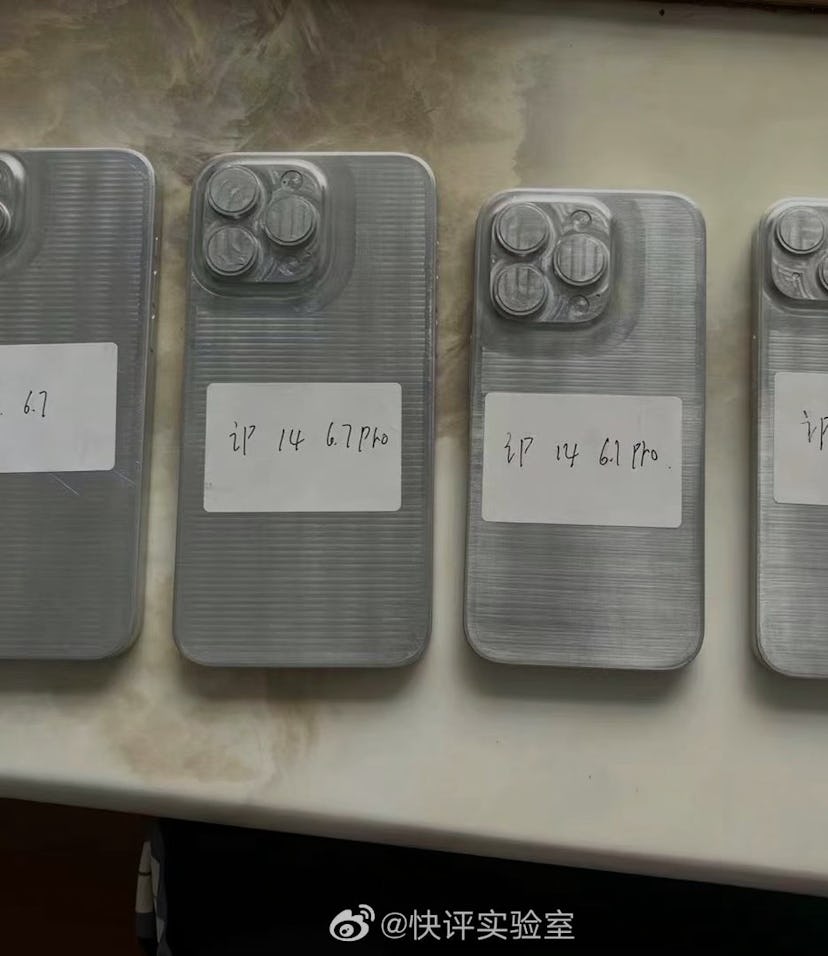 Leaked molds for iPhone 14s