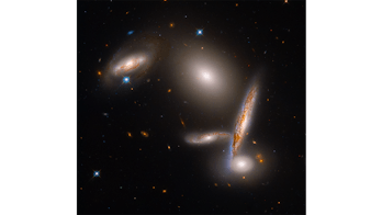 ¡investigar!  La deslumbrante imagen de cumpleaños del Hubble muestra cinco galaxias agrupadas