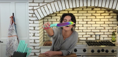 Selena Gomez Charts on X: The rainbow Knife set @selenagomez uses