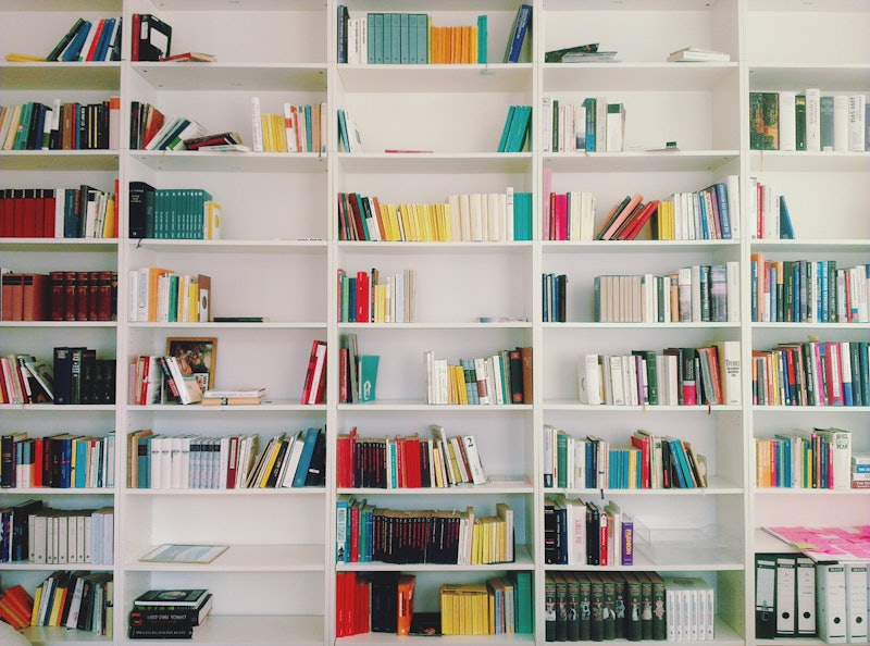 Photo of a bookshelf.