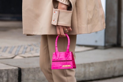 Street Style neon Jacquemus bag