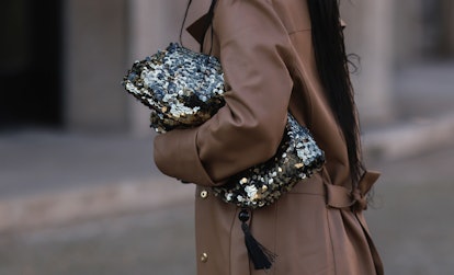Street Style sequin handbag with trench coat