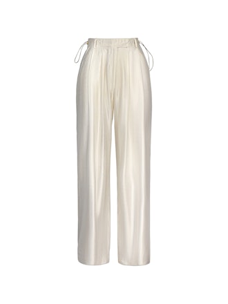 Snag these white wide-leg pants from VIVIERS to create a celebrity-approved spring outfit.