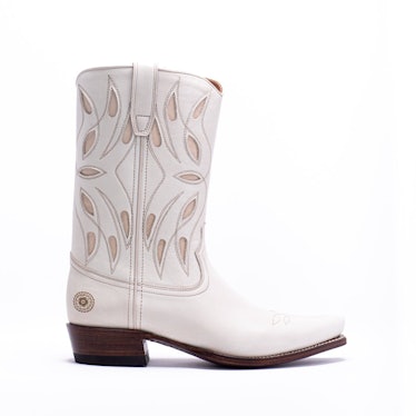 shoes to wear with baggy jeans ranch road boots white sagebrush cowboy boots