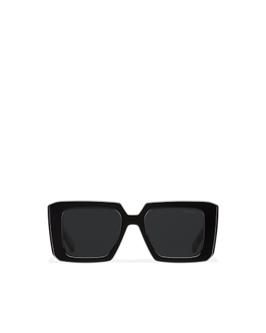 These oversize square sunglasses from Prada are a style to always have in your wardrobe.