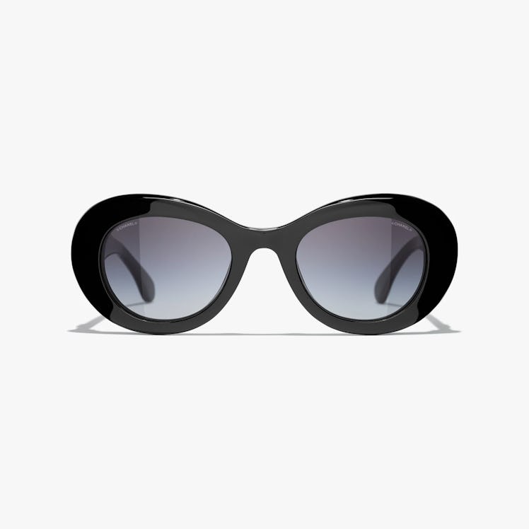 These oval sunglasses from Chanel are a style to always have in your wardrobe.