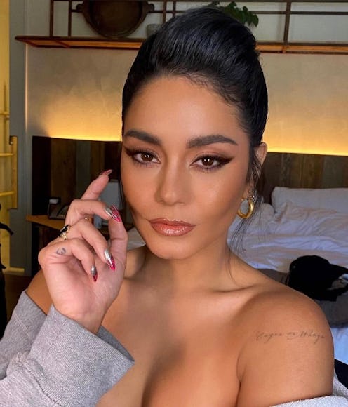 Vanessa Hudgens selfie