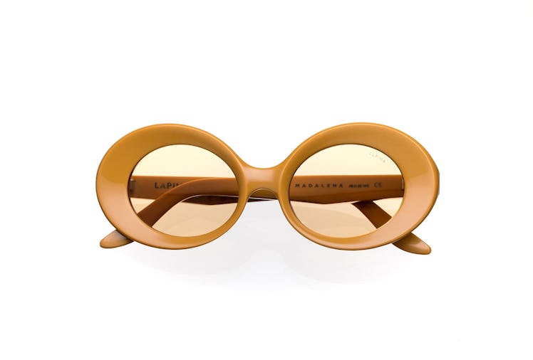 These oversize round sunglasses from LAPIMA are a style to always have in your wardrobe.