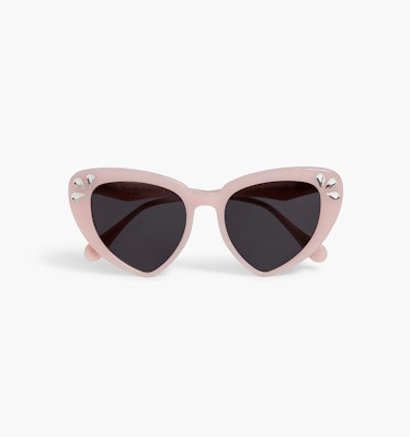 These pink oversize sunglasses from Hill House Home are a style to always have in your wardrobe.