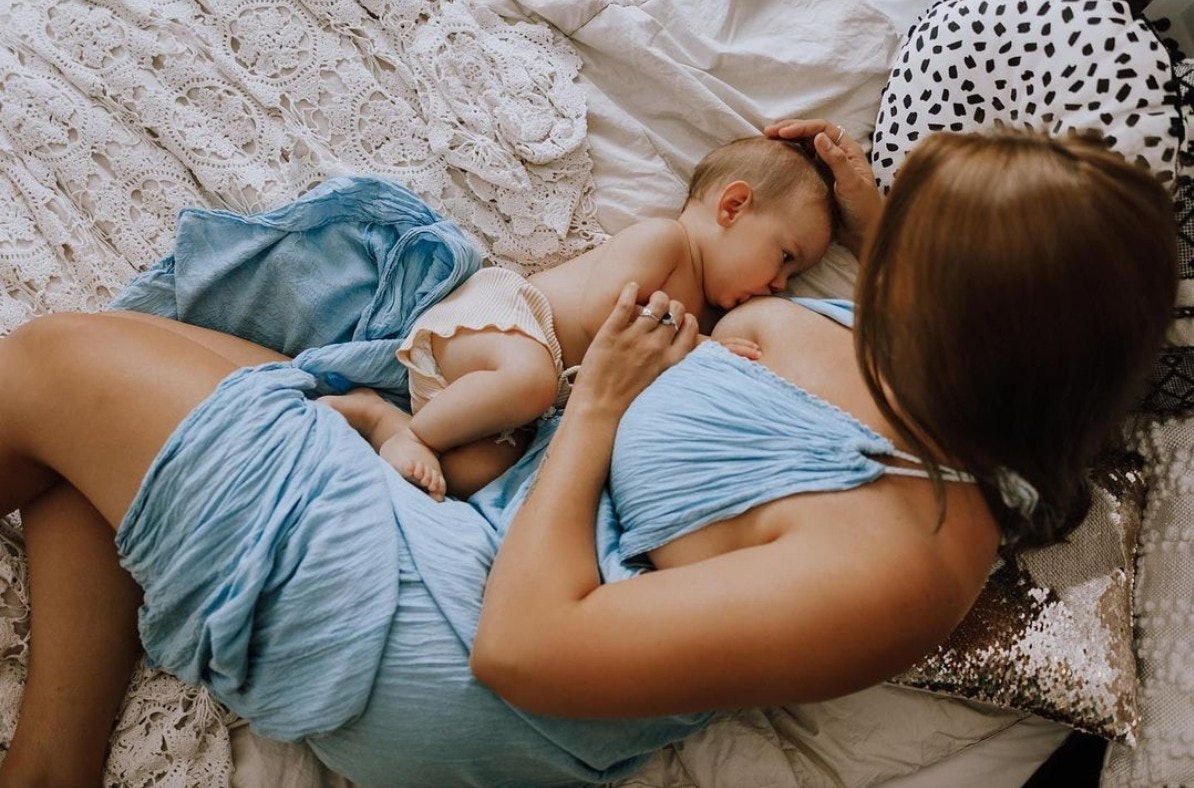 42 Breathtaking Breastfeeding Photoshoot Ideas For The Loveliest