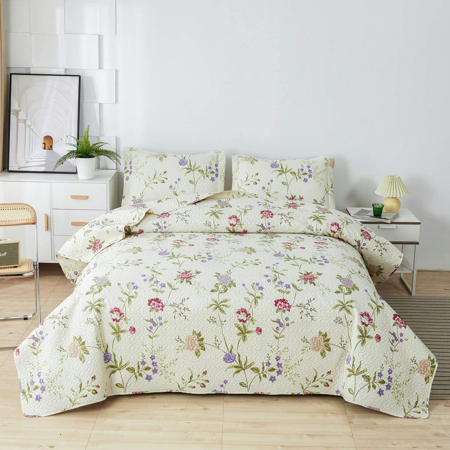 Floral bedding for cottagecore aesthetic with light colored design