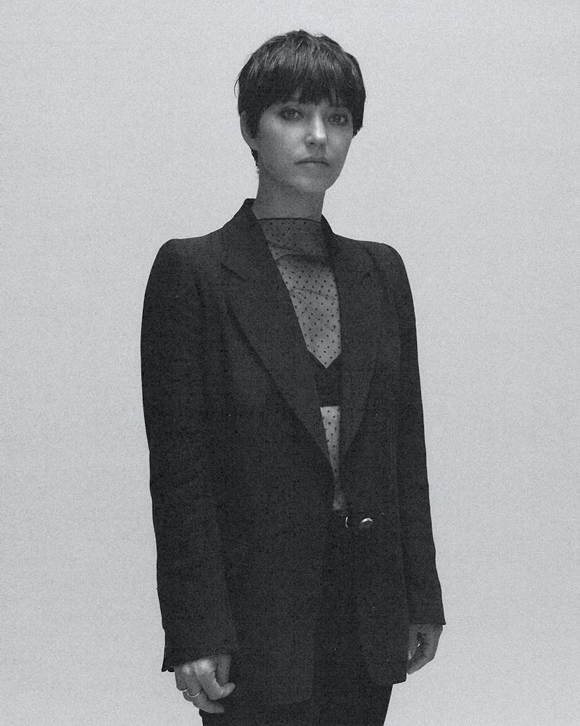 Sharon Van Etten in black and white