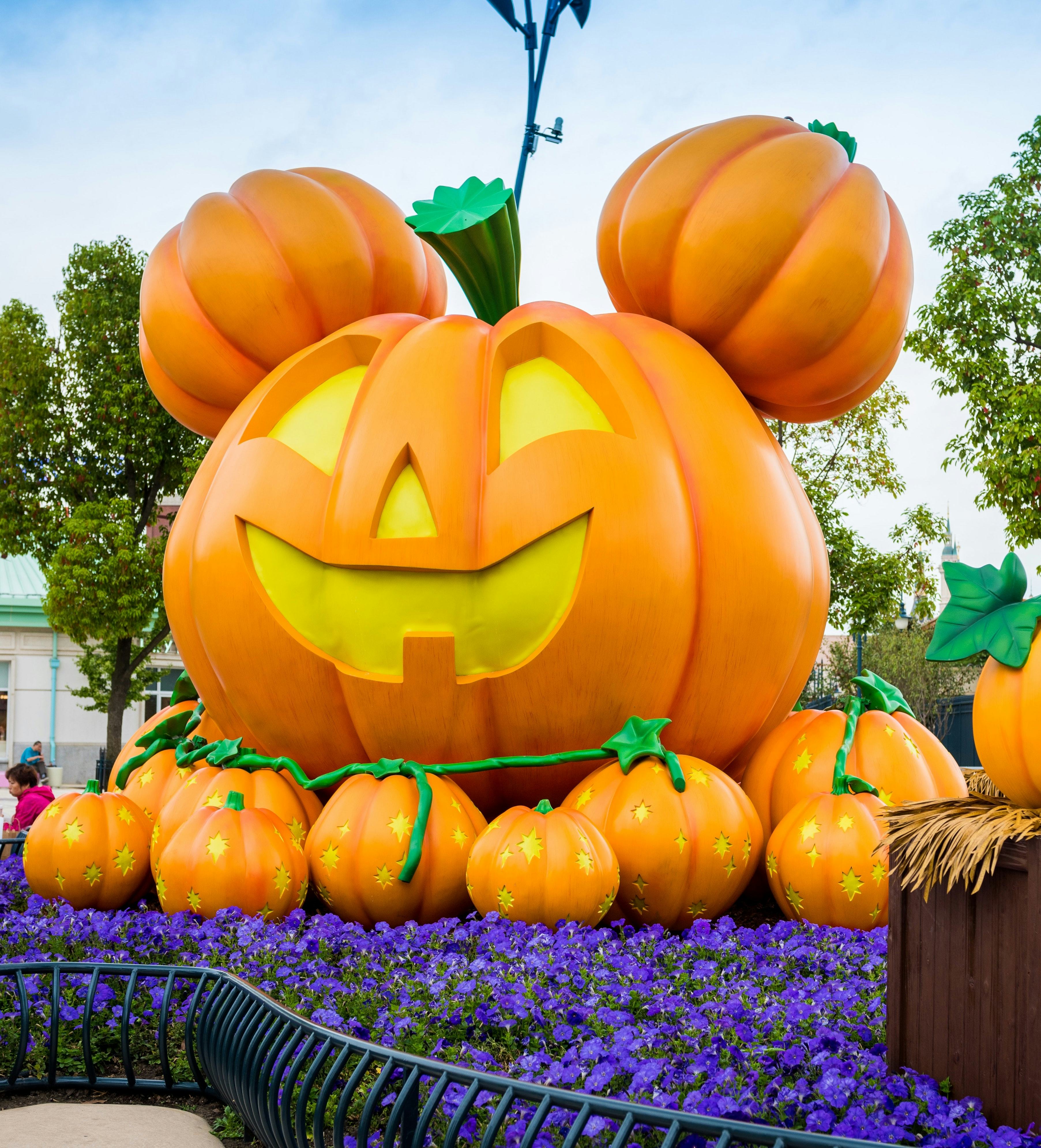 Disney's Halfway to Halloween food and drink 2022 menu will be available in the parks on April 28.