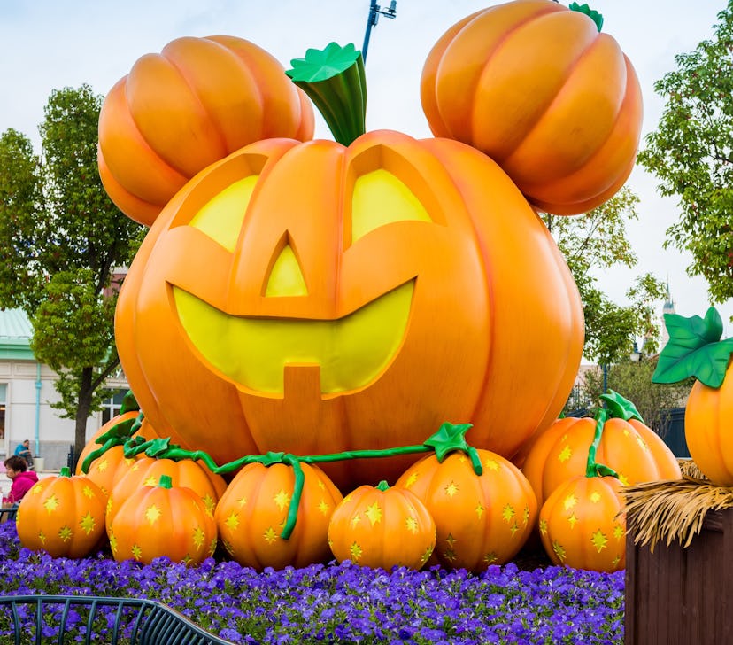 Disney's Halfway to Halloween food and drink 2022 menu will be available in the parks on April 28.