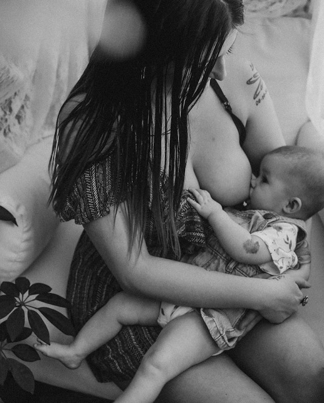 breastfeeding photoshoot ideas of mom and baby feeding