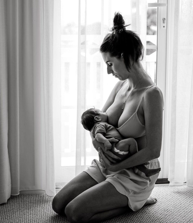 breastfeeding photoshoot ideas in black and white