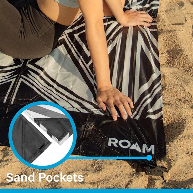 ROAM Foldable Pocket Blanket