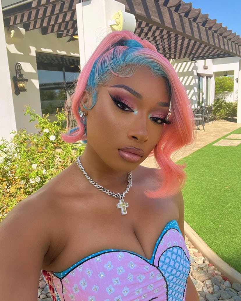At Coachella 2022, Megan Thee Stallion’s baby blue and pink hair was one of the best hairstyles.