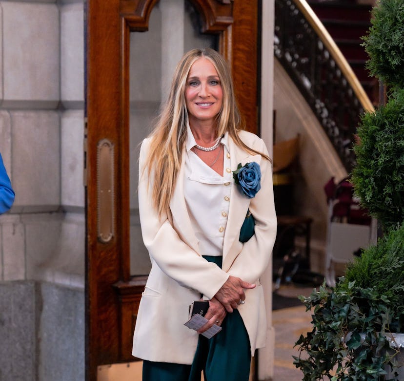 Sarah Jessica Parker is seen filming 'And Just Like That...'