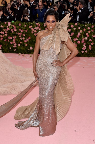 regina king wearing oscar de la renta