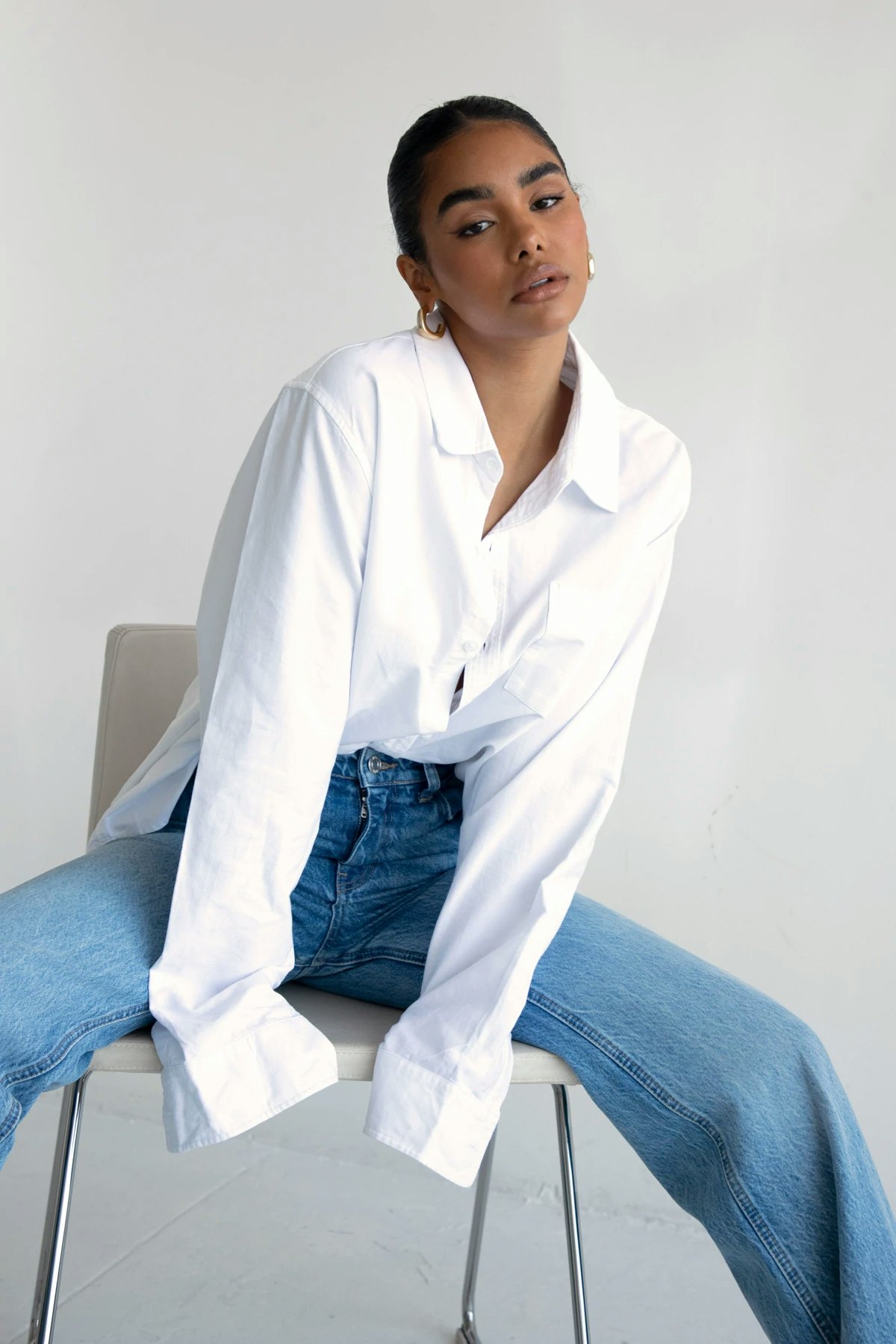 6 Oversize Button Down Shirt Outfits That Are Polished But Chill