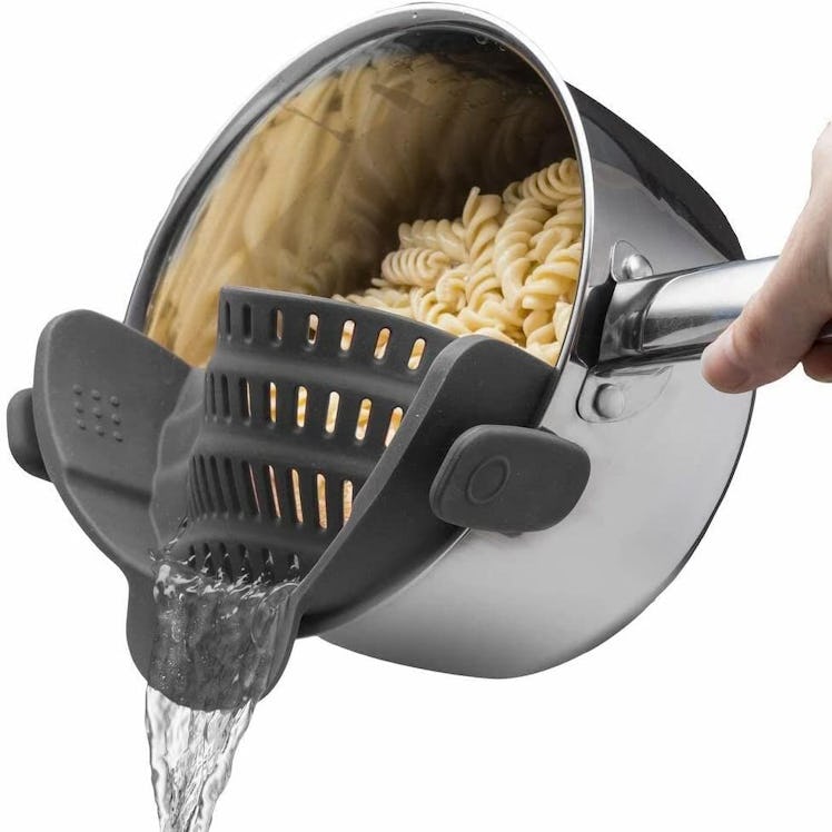 Kitchen Gizmo Snap N Strain Pot Strainer 